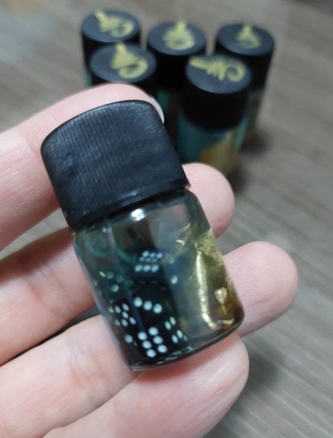 巨富招財成願油加強版.~強力招財.永不缺錢！！！~~供金1500